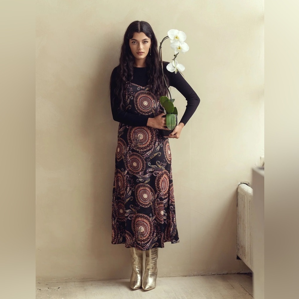 Bliss Vibrant Paisley Midi Dress - Black and Red size xs